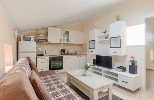 Pican Apartment | Impressive apartment with panoramic views, pool, private parking, barbecue