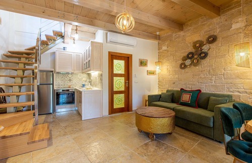 Maheri Villa | Impressive & Beautifully Restored House - 2 Self-Contained Suites, Private Pool & Stunning Views!