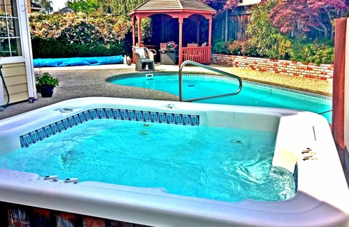 Union City House | Impressive Exec. Luxury Home. Pool & SPA. Beautiful, Clean, Spacious, Convenient