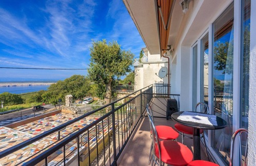 Klanfari Apartment | Impressive flat with whirlpool, lounge loungers, sea view, barbecue
