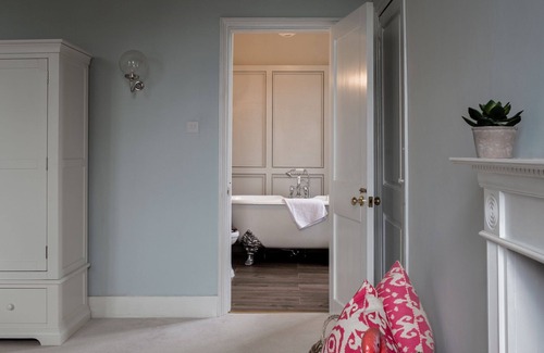 Quenington Other | Impressive Georgian Farmhouse with hot tub and games room - Yew Tree Farmhouse