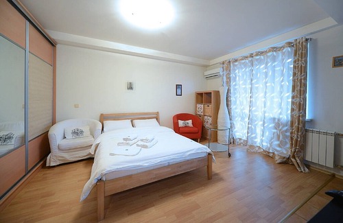 Shevchenkivs'kyi District Apartment | 🌏💛💙🇺🇦 in Київ