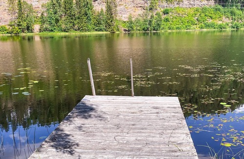 Kongsvinger House | In a dreamlike location on the lake, this cozy wooden house near Granli welcomes you.