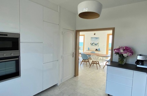 La Turballe House | In Belmont Large house with sea view & beach access