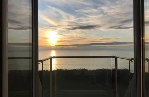 La Turballe House | In Belmont Large house with sea view & beach access