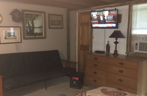 Cooperstown House | In Cooperstown this attached cabin on our summer home “screams, country living!