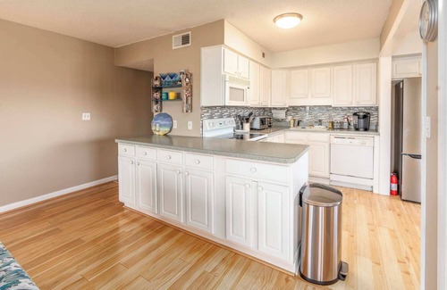 Duck Condo | In Duck with Community Pool & Beach Access