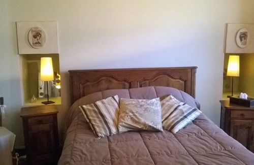 Jailly Cottage | In JAILLY The gîte is in the meadow ... Bed and Breakfast