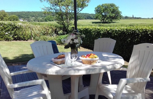 Jailly Cottage | In JAILLY The gîte is in the meadow ... Bed and Breakfast