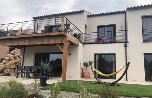 Leucate House | In Leucate village, accommodation 100 m2 sea view in garrigue.