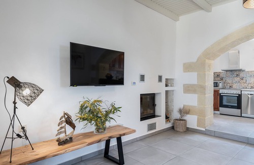 Milia Villa | In our stone villa with pool and sun you can find the relax and calm you need!