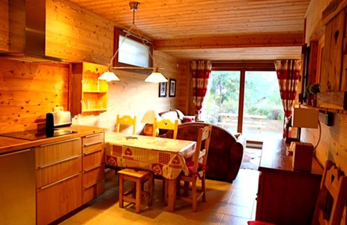 Allos Ski Chalet | In recent chalet Independent garden level 50 m2, south-facing terrace Private parking