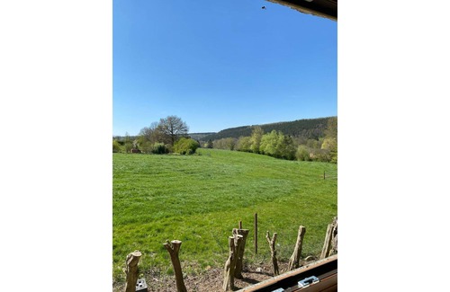 Olloy-sur-Viroin Cottage | In the Viroin-Hermeton nature park, Le gîte de la Champagne, pets allowed