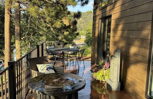 Keystone House | In the center of all the Black Hills has to offer, The Elkhorn Cabin