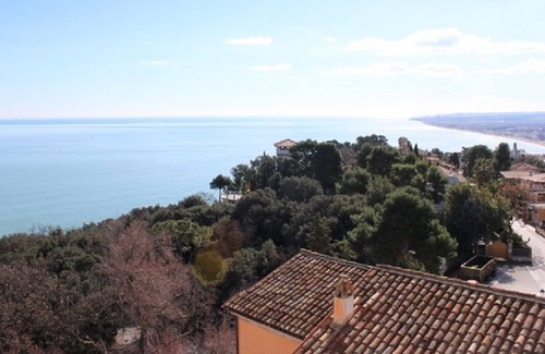 Sirolo Apartment | In the center of Sirolo, with a wonderful sea view