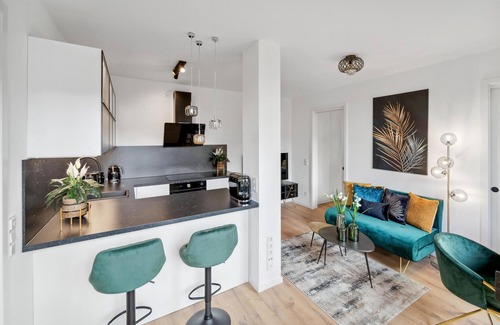 Dreimuhlen Apartment | In the central and popular Dreimühlenviertel, this luxurious and modern vacation apartment welcomes