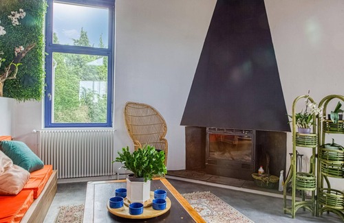 Latronquiere House | In the green center of France welcomes you this spacious vacation home.
