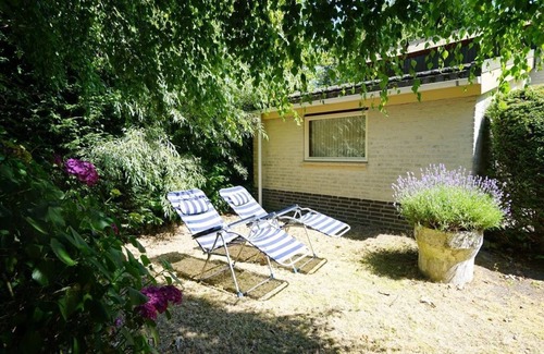 Ouddorp House | In the green, quiet Prinsenhof park you will find this idyllic holiday home in the middle of nature.