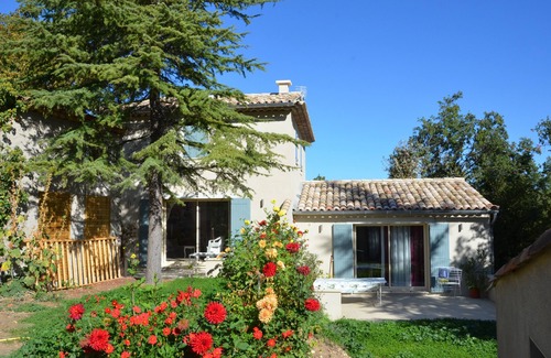 Castellet Villa | In the heart of the Grand LUBERON, a SWIMMING POOL, CALMNESS