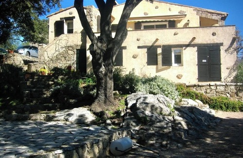 Les Brugassieres House | In the heart of the vineyards, a family property in an exceptional setting.