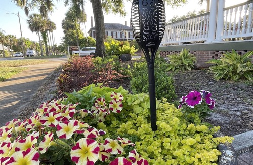 Historic Downtown Apalachicola House | In the Heart of Apalachicola~Walk Everywhere~Ebony Rouge Suite~Majestic Jewel