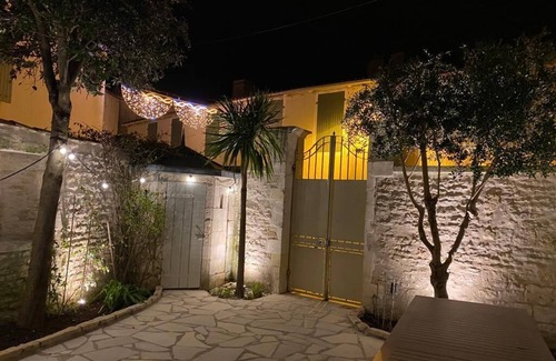 Ars-en-Re House | In the heart of Ars en Ré, 3 minutes by bike from the beach, magnificent family home!