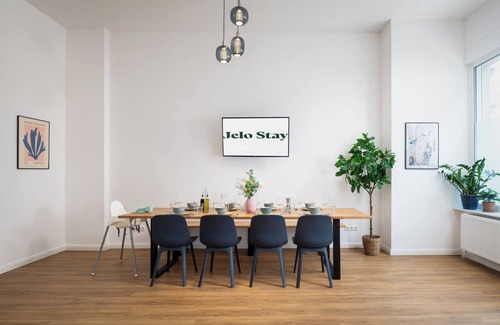 Kreuzberg Apartment | In the heart of Berlin Kreuzberg - perfectly located in the neighborhood for up to 8 people