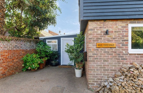 Bosham House | In the heart of Bosham. Check out our reviews from our other property!