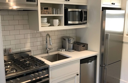 Carlton House | In the Heart of Downtown Carlton - Luxury Cottage for Two 🍷