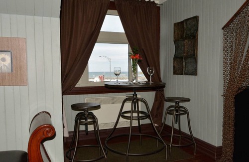 Matane House | In the heart of Matane, the Bruine Océane Inn is a little gem ready to welcome y