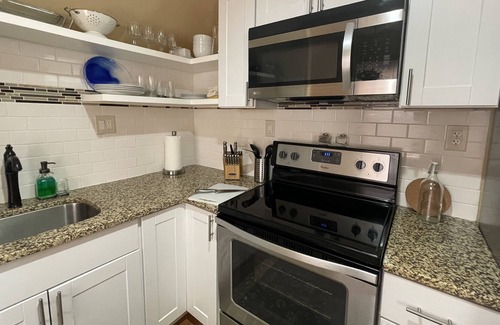 Ohio City Apartment | In the Heart of Ohio City W/ Parking - Steps away from HotSpots