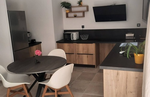 Vernegues Apartment | In the heart of Provence between Alpilles and Luberon, Avignon and Aix en Provence.