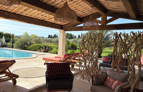 Maillane House | In the heart of Provence, the House of Friends offers you a haven of peace.