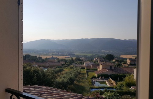 Peyruis House | In the heart of Provence, for holidays, pretty villa with a superb view