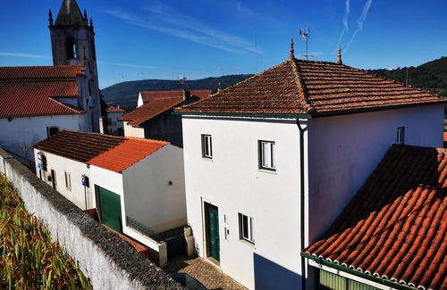 Penela House | In the heart of the medieval town next to Penela Castle.