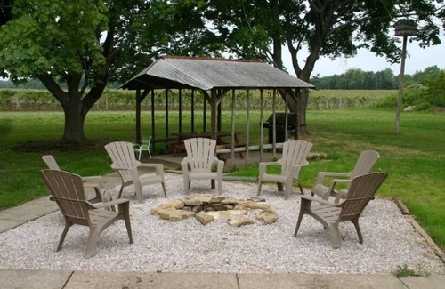 Geneva House | In the heart of the Ohio Wine Country! 10 minutes to Lake Erie!