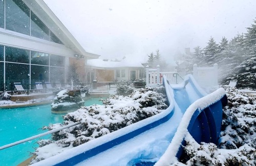 Snowshoe House | In the heart of the village (ski in/out)