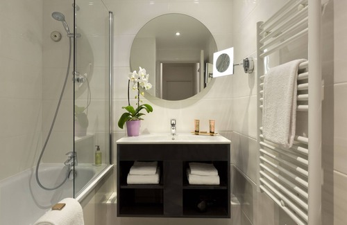 Porte-Dauphine Apartment | In The Heart Of Trocadero 1 Bedroom With Aircon