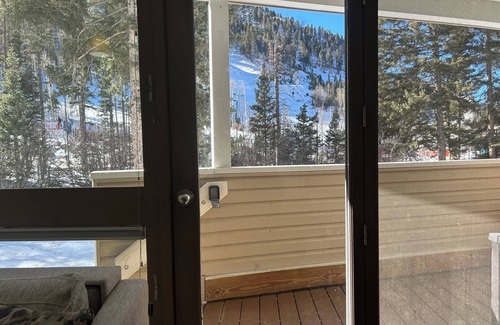 Taos Ski Valley Apartment | In The Heart Of TSV few minute walk to base area and chairlift, hottub, parking