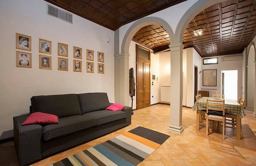 Santo Spirito Apartment | IN THE HISTORIC CENTER OF FLORENCE-MINUTES FROM PIAZZA DELLA REPUBBLICA & DUOMO