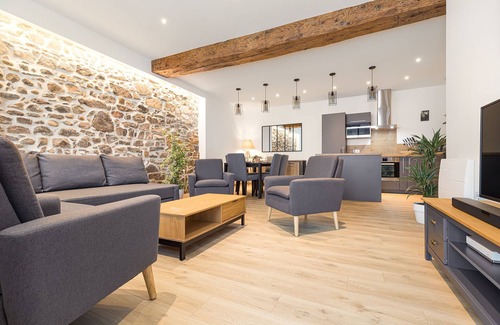Fourviere Apartment | In the hyper-center, a stone's throw from Vieux-Lyon and Les Subsistances