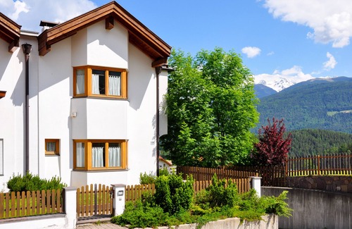 Riscone Apartment | In the quiet of Reischach Tyrolean-style apartment along the bike path