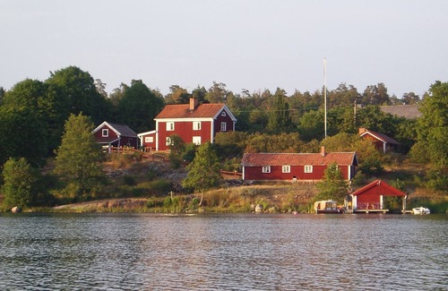 Vastervik Municipality House | In the middle of the archipelago, right on the water you will find the idyllic courtyard Udda Gård