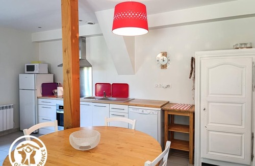 Tour-de-Faure House | In the shade of the lime tree