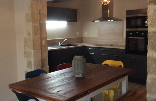 Uzes Apartment | In the shadow of the Duchy, air-conditioned and quiet, with bike shed.