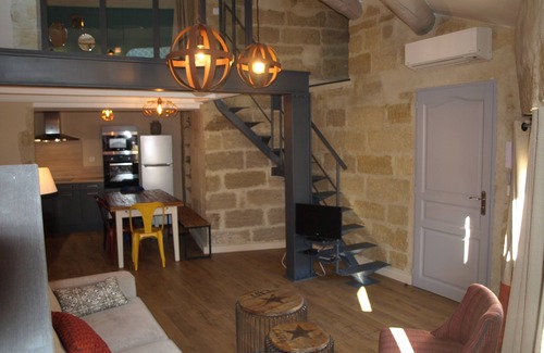 Uzes Apartment | In the shadow of the Duchy, air-conditioned and quiet, with bike shed.