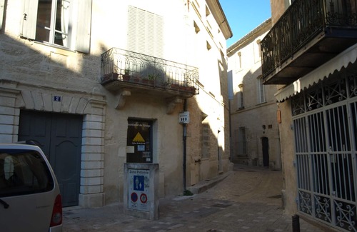 Uzes Apartment | In the shadow of the Duchy, air-conditioned and quiet, with bike shed.