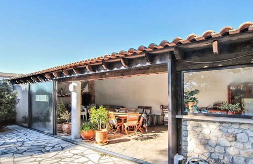 Ancone House | In the south of the Drôme Provençale, on the banks of the Rhône, lies this large and charming detach