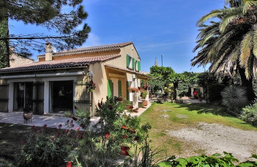 Ancone House | In the south of the Drôme Provençale, on the banks of the Rhône, lies this large and charming detach