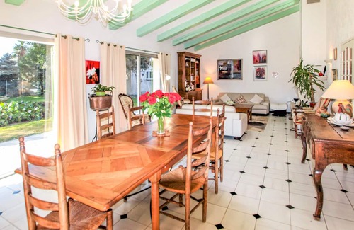 Ancone House | In the south of the Drôme Provençale, on the banks of the Rhône, lies this large and charming detach